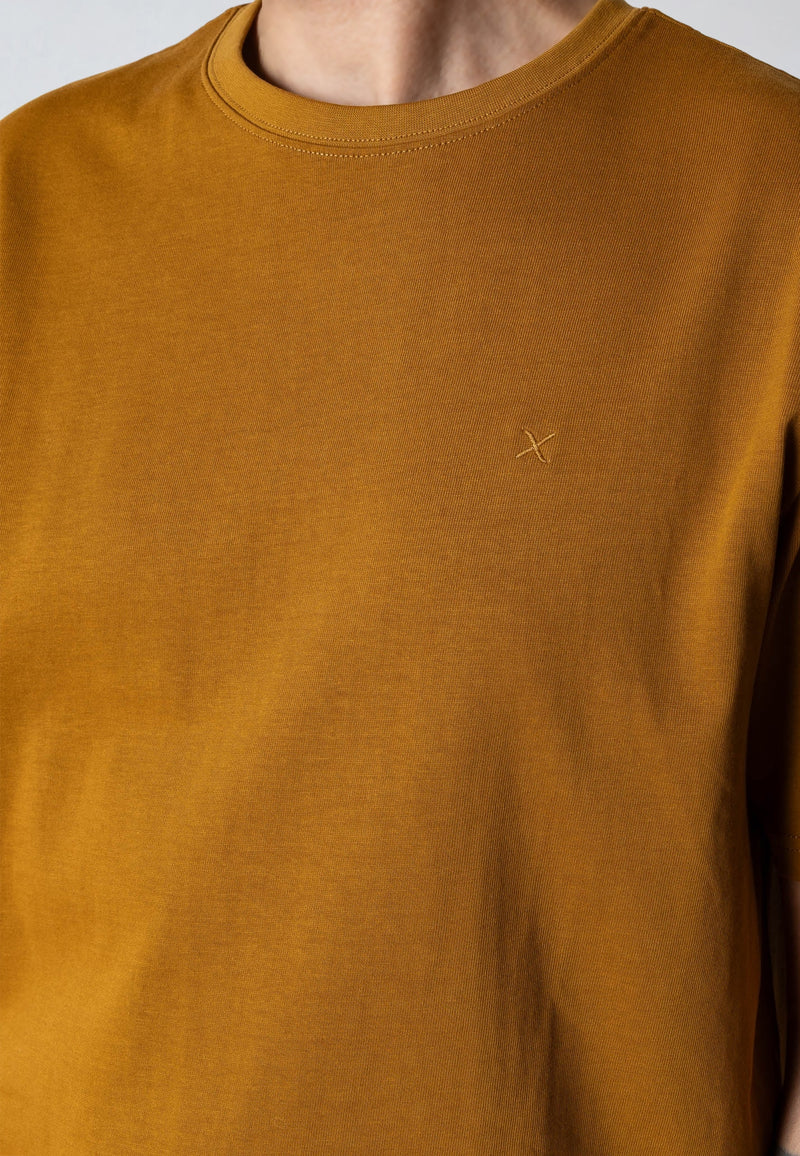 Clean Cut Copenhagen STABLE T-SHIRT T-shirts S/S Guld Brun